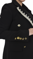 عباية سوداء مع أزرار مميزة و تطريز كريستال