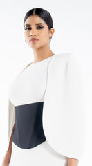 فستان أبيض مع كورسيه أسود