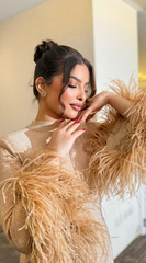 فستان من الكرستال و الريش