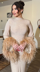 فستان من الكرستال و الريش