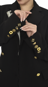 عباية سوداء مع أزرار مميزة و تطريز كريستال