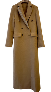 عباية بيج مع أزرار مميزة و تطريز كريستال