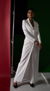 بدله بيضاء من ثلاث قطع