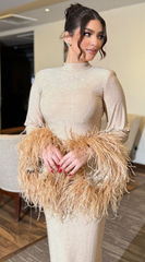 فستان من الكرستال و الريش